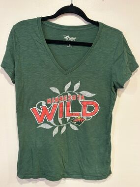 Minnesota Wild 4Her by Carl Banks Green Floral V-Neck Tee Women's Small